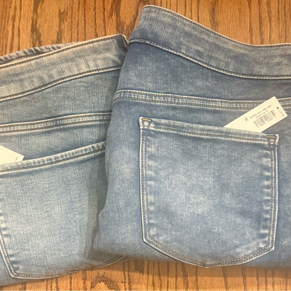 Old Navy Women's Super Skinny Jeans with Built In Warm in Blue.